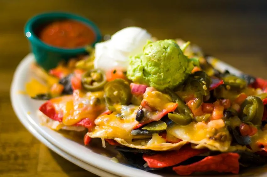 Nachos Fundidos con Guacamole